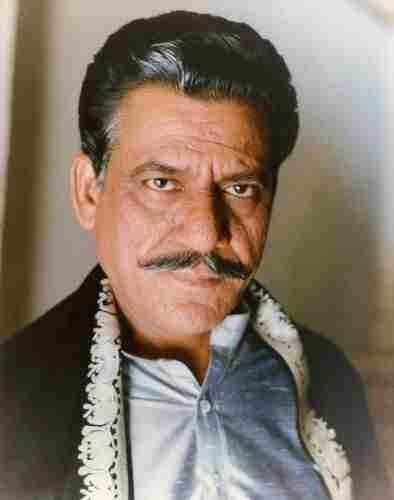 Cinemaazi remembers Om Puri on his birth anniversary.